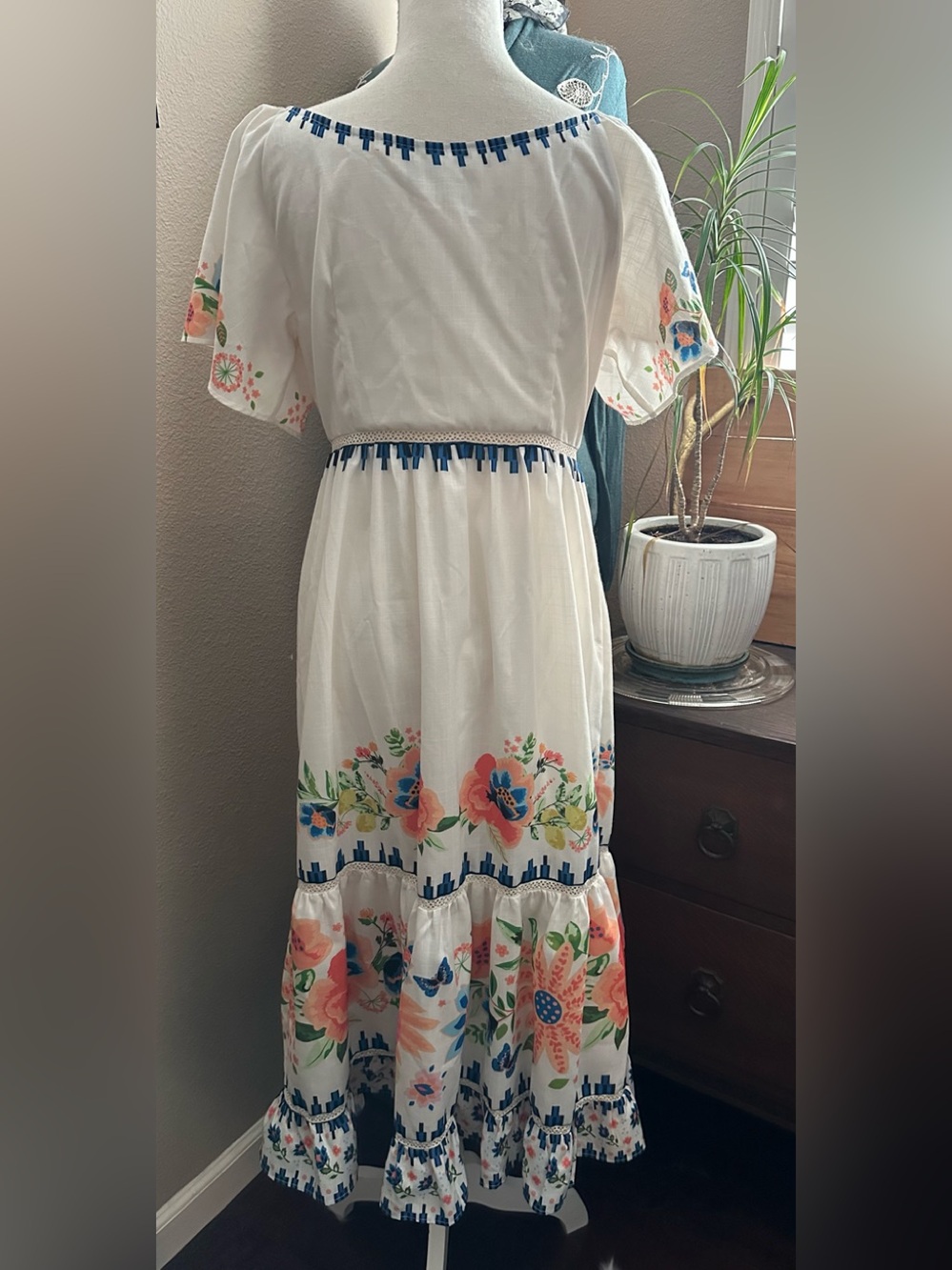 Ador Floral Flutter-Sleeve Midi Dress in Cream - Picture 6 of 8